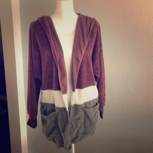 3/$15 👾 Lightweight hooded cardigan sweater.